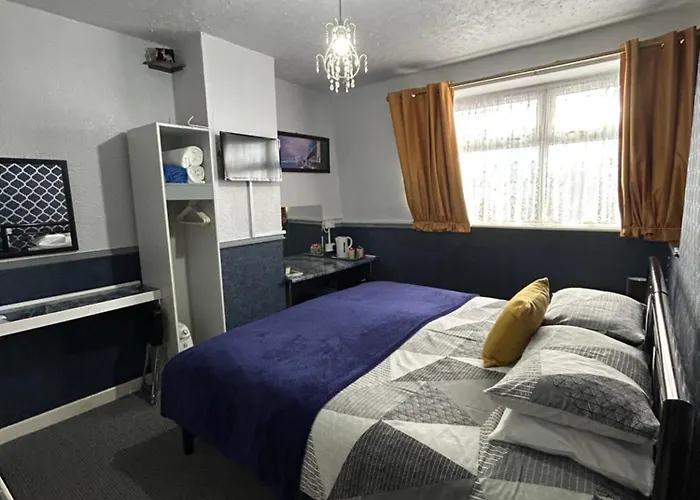 Hornby Villa B&B Couples & Families Only- Quiet Central Location- Near To Winter Gardens