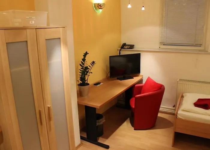 Budgetrooms - Souterrain-Private Rooms & Kitchen