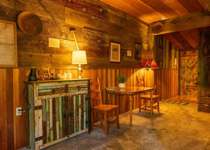 The Lindsay Lodge