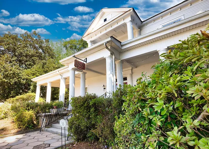 Veranda Historic Inn