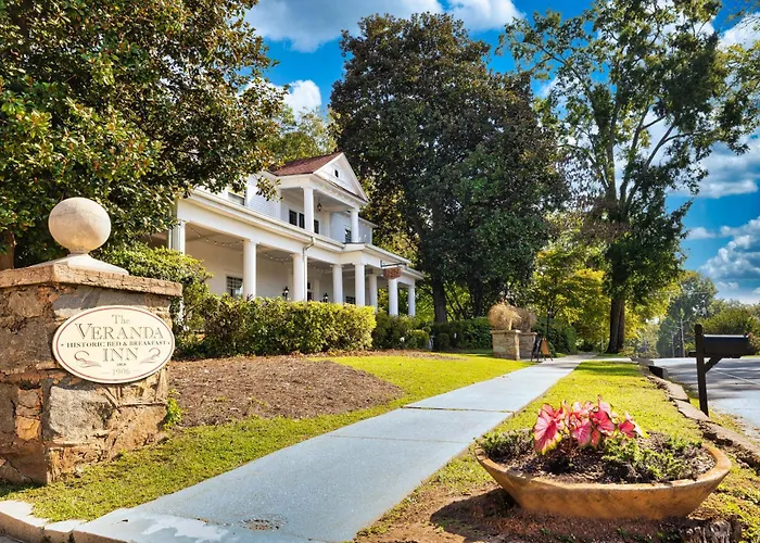 Veranda Historic Inn