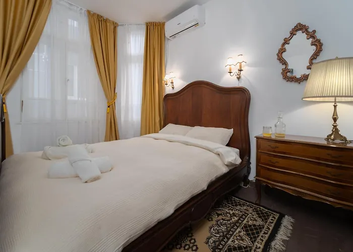 Beehive Hotel And Coworking