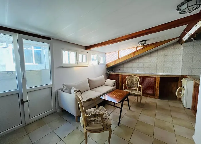 Beehive Hotel And Coworking