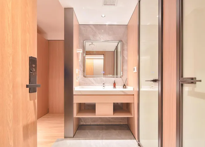 Dayin Serene Garden Hotel -People'S Square & Nanjing Road-Large Social Area -Bar -Cafe -Gym -Free Laundry Luggage Storage -24H Front Desk-English Service