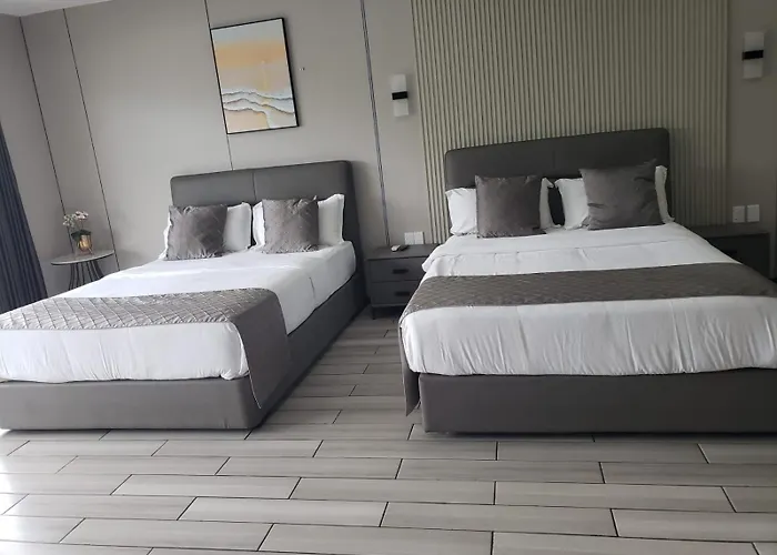 Taufusi Hotel
