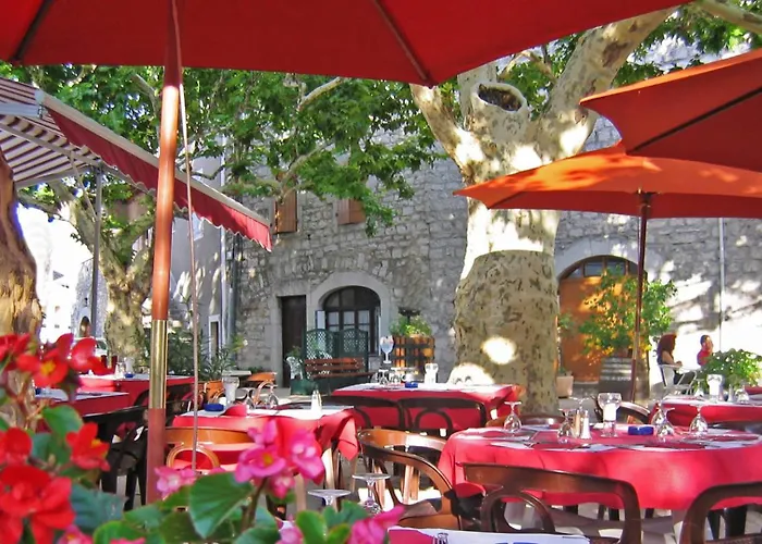 Auberge Les Voûtes - Chambres d'hôtes à Lanas, Sud Ardèche - Demi-Pension