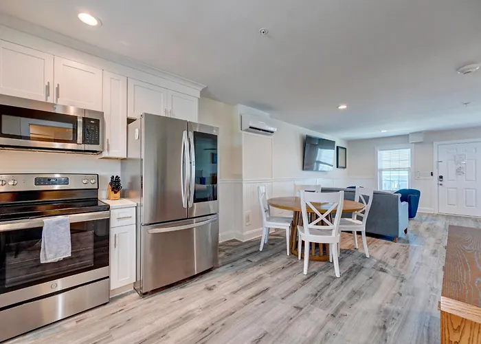 3002 Queen Suite, 3Rd Floor Surfside