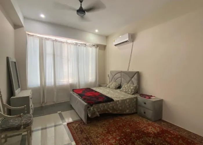 Ajwa Grand Hotel Karor