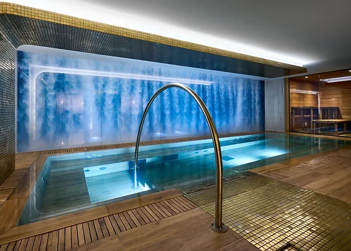 Mamaison Hotel Chain Bridge Budapest