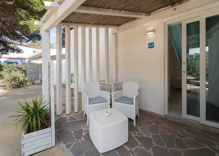 Angolo Mare Apartments & Rooms