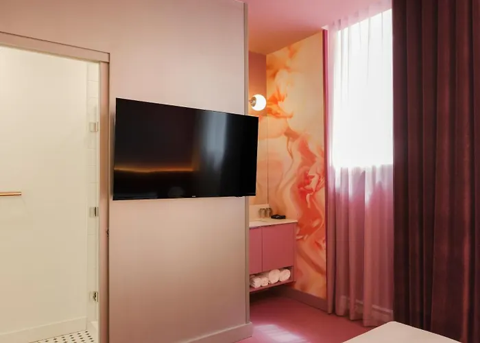 Rose Hotel Invisible