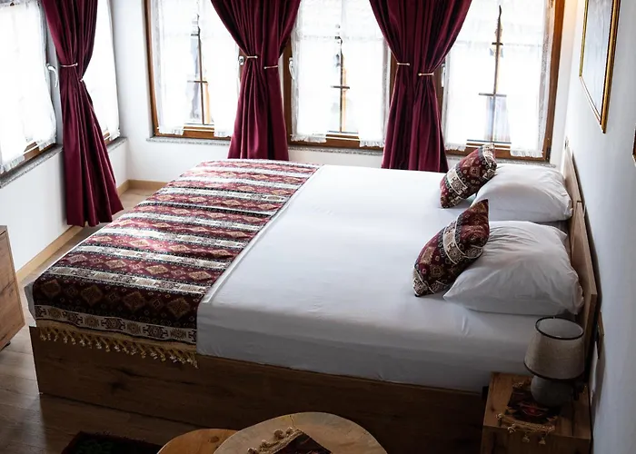 Hotel Ari Old Town