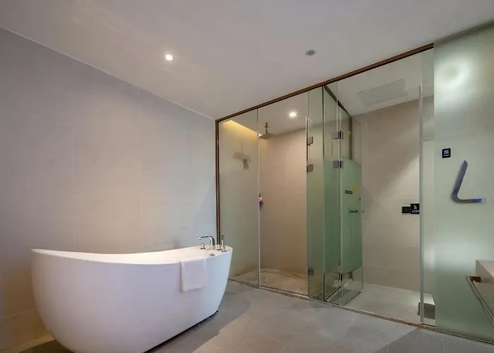 Trendy Romantic Maxscreen International Hotel Guangzhou Baiyun International Airport Branch - Free Shuttle Bus To Guangzhou Baiyun International Airport & Free Deliver Service To Canton Fair Complex During Canton Fair Period & Free Vpn Internet Acces