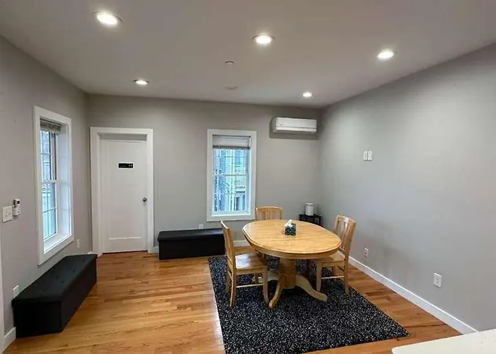 Homestay In Boston West Bellflower Street