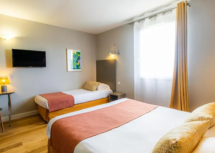 Hôtel les jardins du canal - piscine chauffée à 28 degrés - parking gratuit - garage - bornes électriques - accueil vélos et motos - kids friendly-solaire ecoresponsable