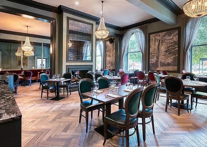 White Hart Hotel & Apartments