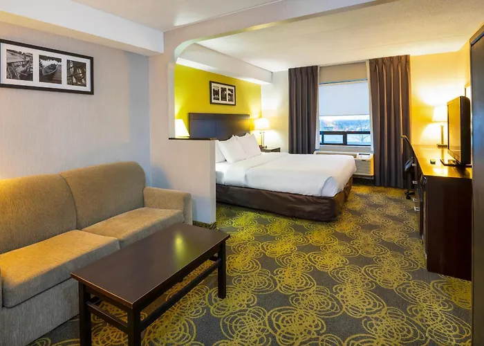 Comfort Hotel & Suites