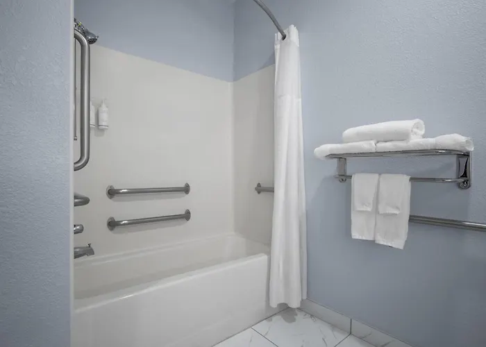 Days Inn By Wyndham Dodge City