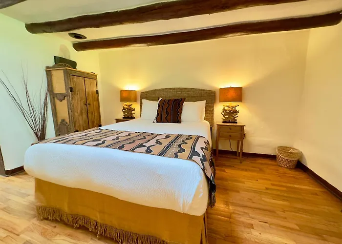 Old Taos Guesthouse B&B