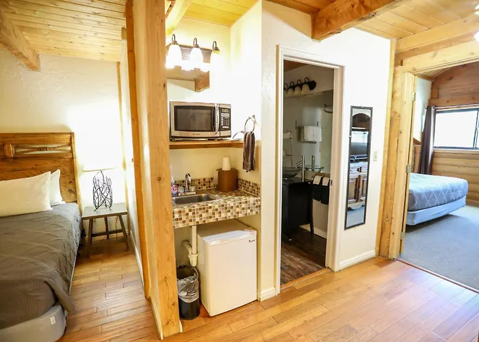 The Boulder Creek Lodge