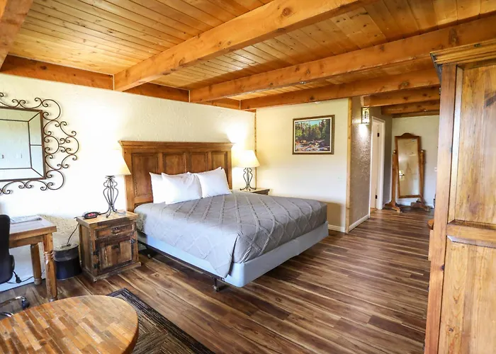 The Boulder Creek Lodge