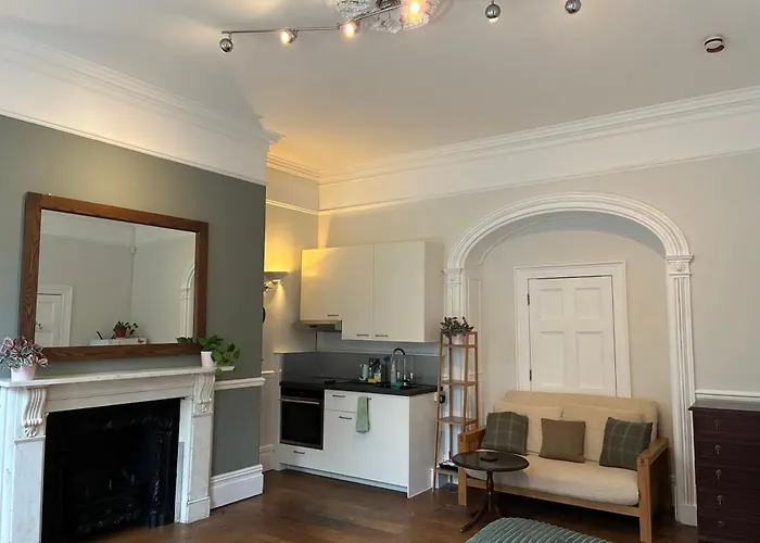 3 Berkeley Square Guesthouse