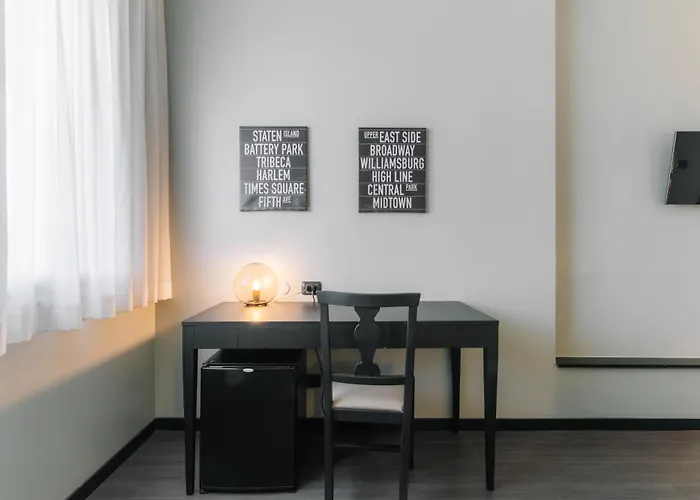 Smart Hotel King, By R Collection Hotels