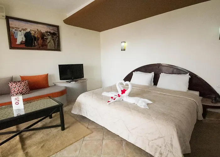Intouriste Hotel&Suites
