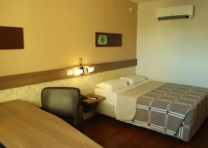 Hotel 10 Palmas
