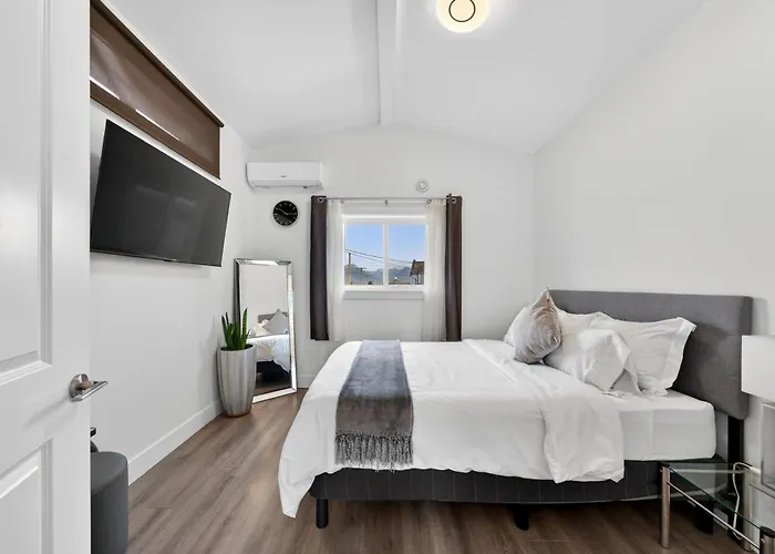 Entire New Cozy And Modern 2-Storey House