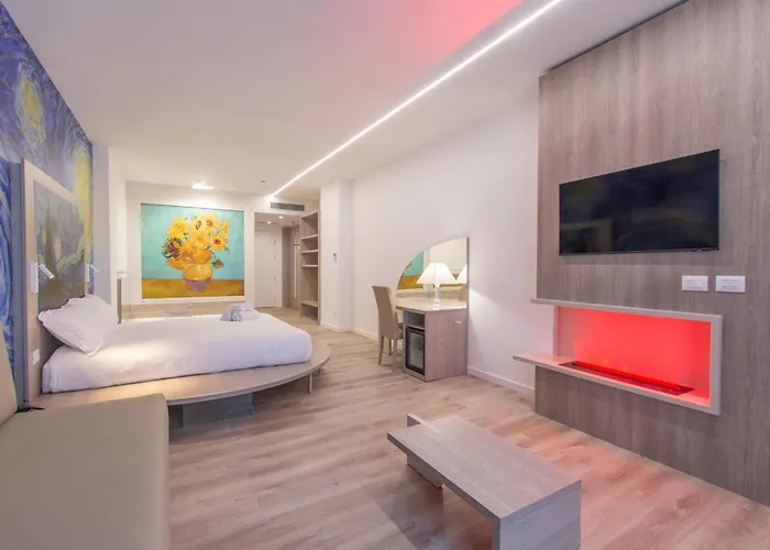 Max Motel - Art Gallery Room