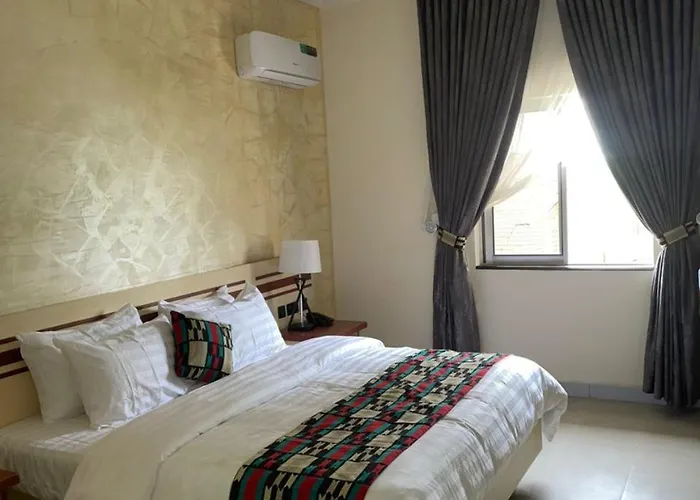 Axari Hotel & Suites