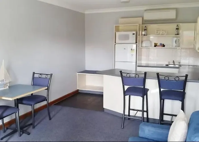 Kingston Ocean View Motel
