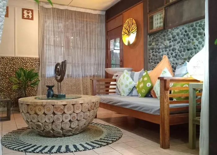 Raintree Lodge