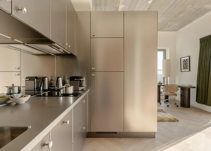 Makerstoren Short Stay Serviced Apartments For 28 To 180 Days