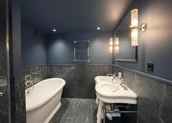 Neuilly Park Hotel