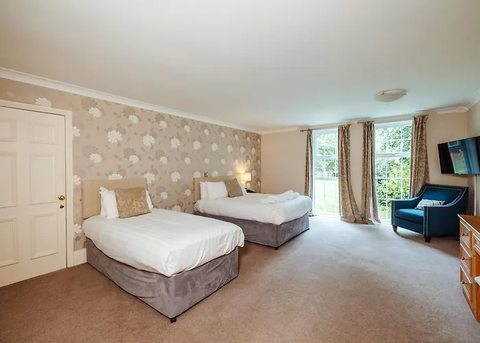 Woodland Manor Hotel