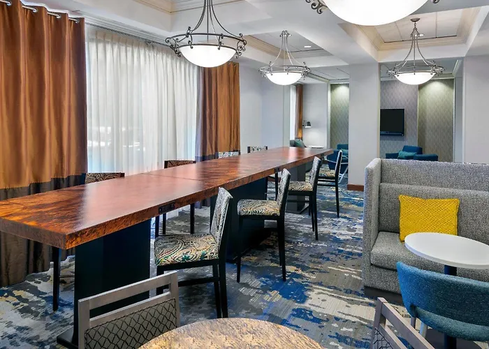 Hampton Inn & Suites Country Club Plaza