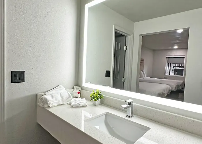 Imperial Suites, Adults Only