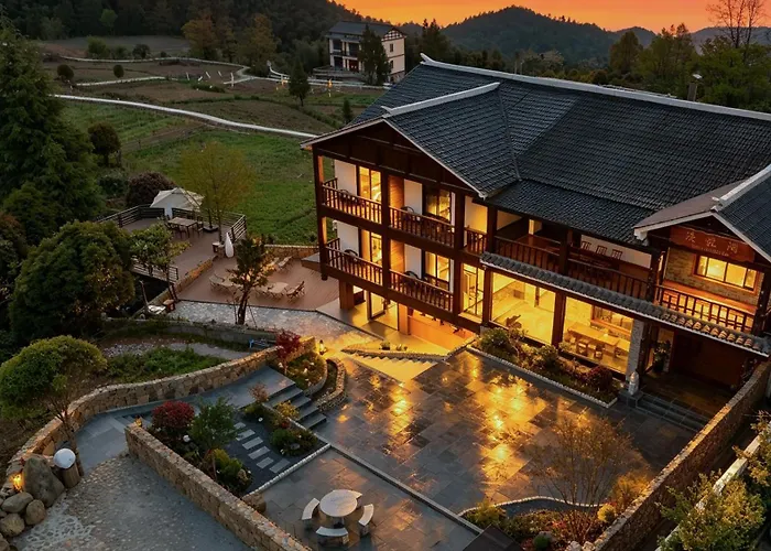 Zhangjiajie Joy Hotel -New Hotel ,Avatar Mountain View, Walking Distance To The Middle Gate Of Forest Park,Quite Entrance, Less Crowed & No Queue,Free Well-Prepared Breakfast,Free Self-Service Laundry & Drying, Attraction Tickets Serivce,Nice Host