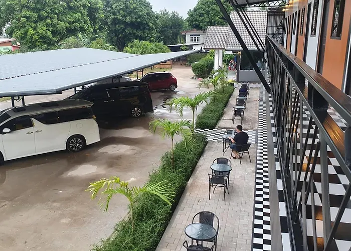 โรงแรมอินทราเพลส
