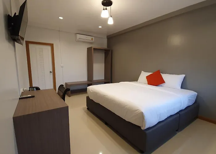 โรงแรมอินทราเพลส