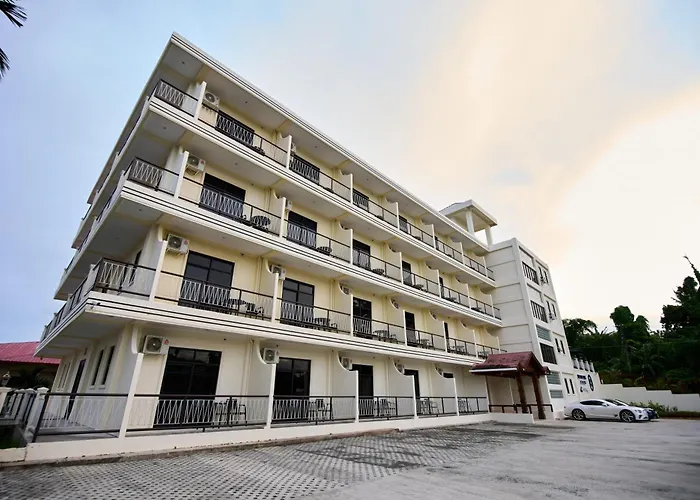 Belau Almond Hotel 贝尔曼酒店