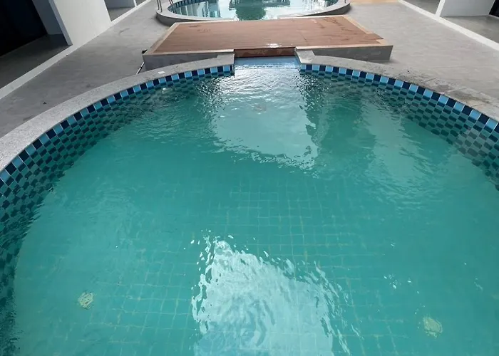 J&P Hotel Sriracha
