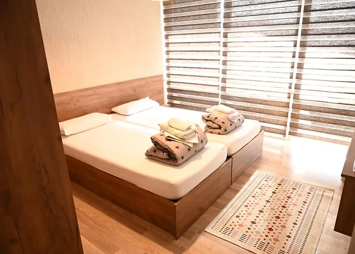 Dionis Rooms & Apartments