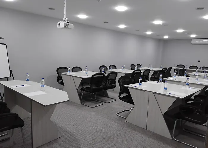 Alqalah Restotel فندق ومطعم القلعة