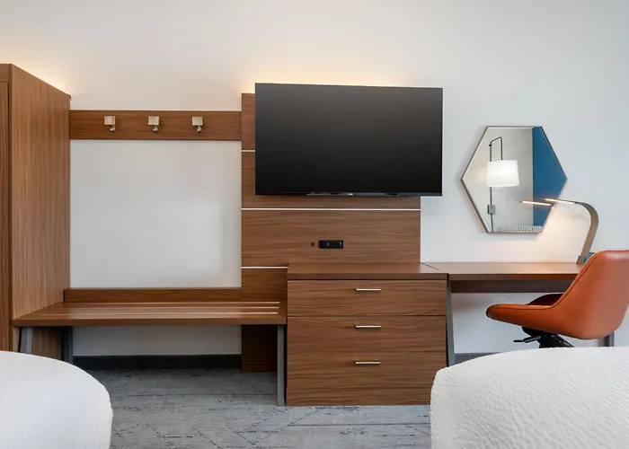 Holiday Inn Express Calhoun South By Ihg
