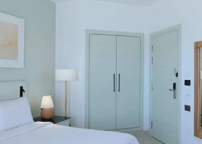 Amphoras Blu Ultra (Adults Only)