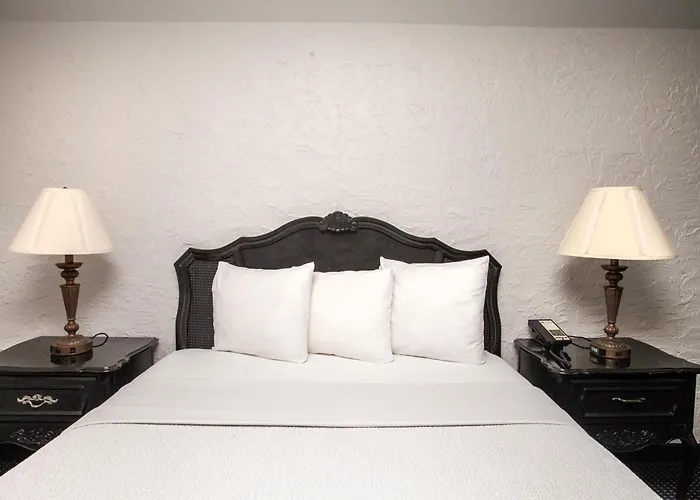 Chateau Hotel And Conference Center