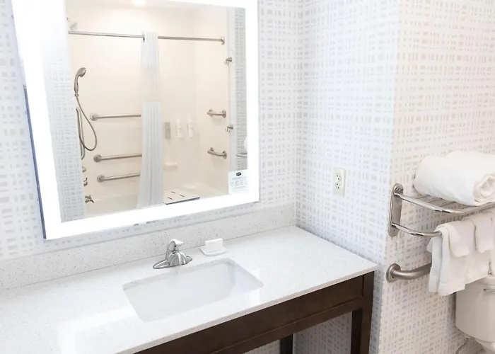 Hampton Inn & Suites Williamsport - Faxon Exit